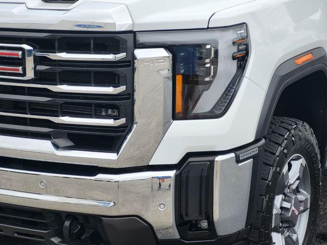 2025 GMC Sierra 2500HD 4WD Crew Cab Standard Bed SLT