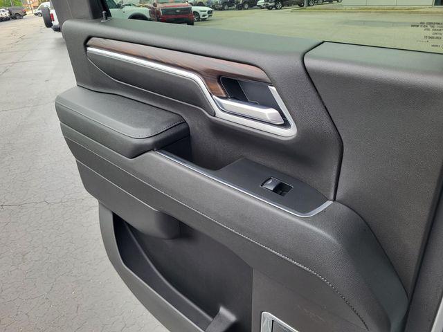 2025 GMC Sierra 2500HD 4WD Crew Cab Standard Bed SLT