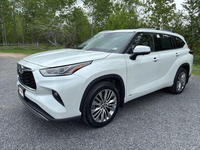 2024 Toyota Highlander Hybrid Platinum