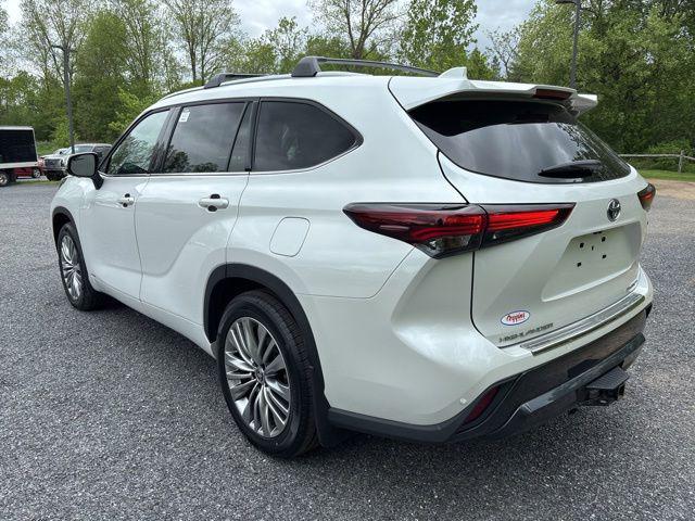 2024 Toyota Highlander Hybrid Platinum
