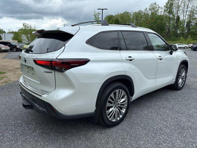 2024 Toyota Highlander Hybrid Platinum