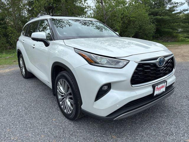 2024 Toyota Highlander Hybrid Platinum