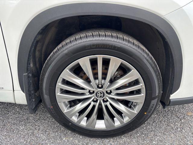 2024 Toyota Highlander Hybrid Platinum