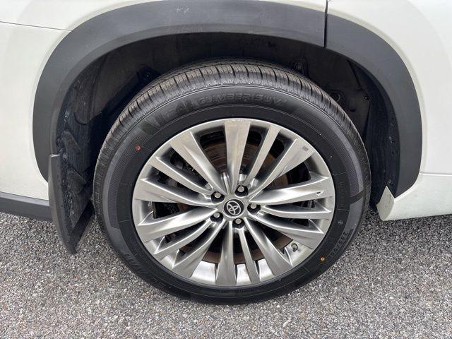 2024 Toyota Highlander Hybrid Platinum