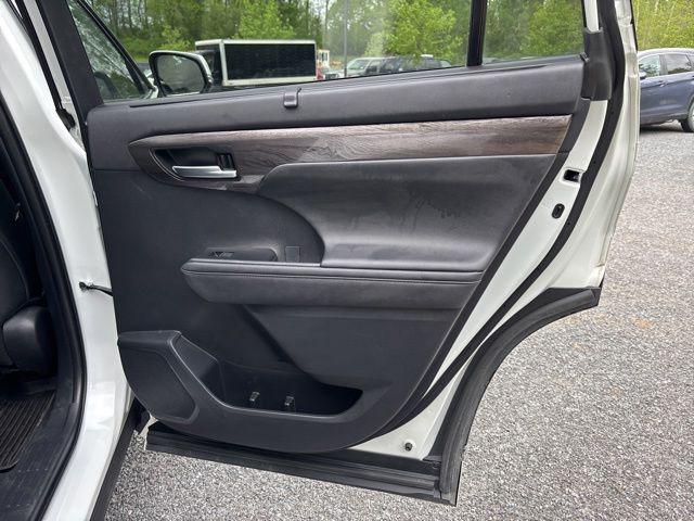 2024 Toyota Highlander Hybrid Platinum