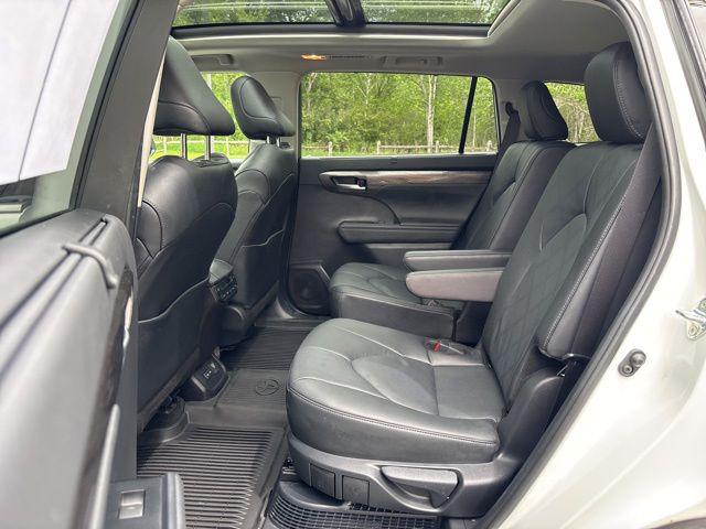 2024 Toyota Highlander Hybrid Platinum