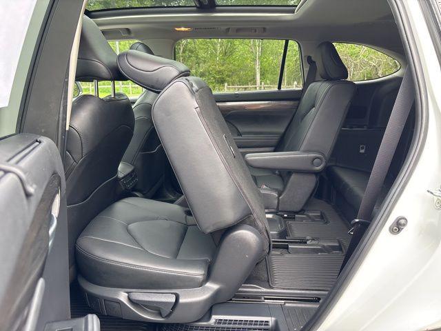 2024 Toyota Highlander Hybrid Platinum