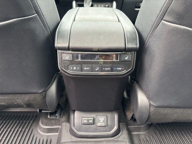 2024 Toyota Highlander Hybrid Platinum