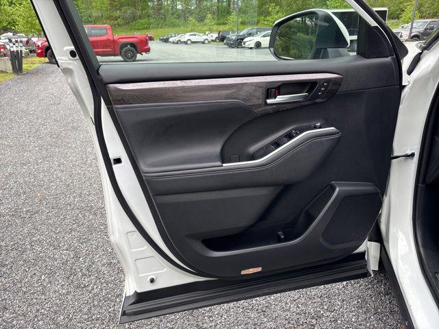 2024 Toyota Highlander Hybrid Platinum