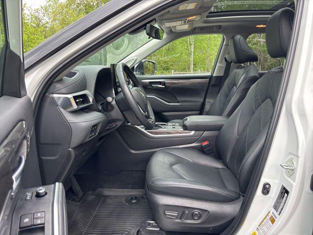 2024 Toyota Highlander Hybrid Platinum