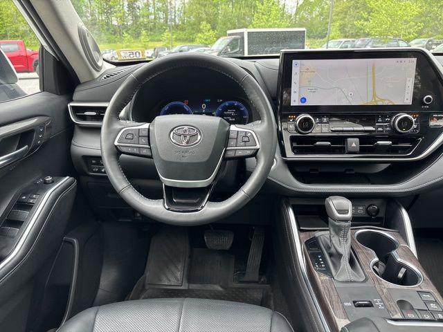 2024 Toyota Highlander Hybrid Platinum