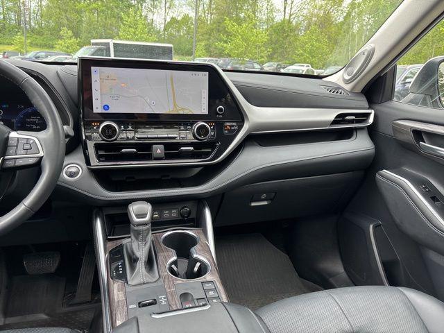 2024 Toyota Highlander Hybrid Platinum