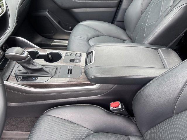 2024 Toyota Highlander Hybrid Platinum