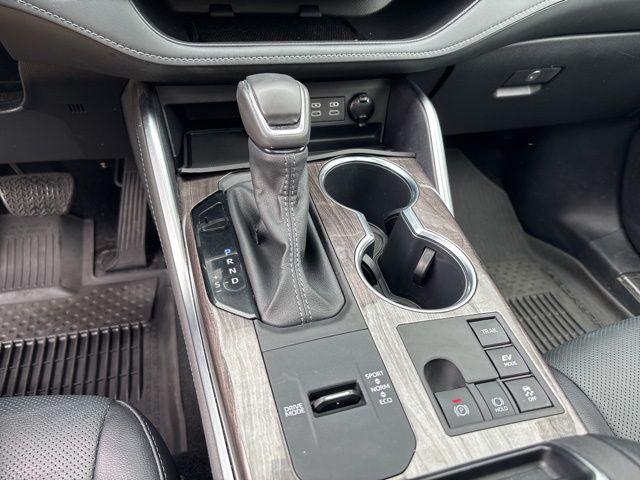 2024 Toyota Highlander Hybrid Platinum