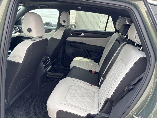 2026 Volkswagen Atlas Cross Sport SEL Premium R-Line