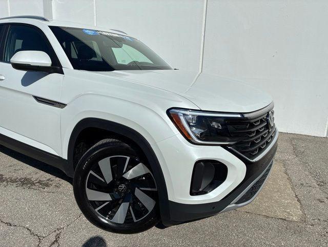 2026 Volkswagen Atlas Cross Sport SE with Technology