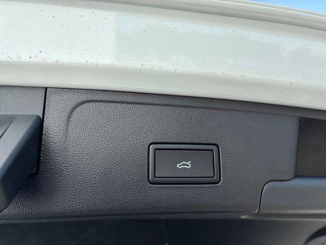 2026 Volkswagen Atlas Cross Sport SE with Technology