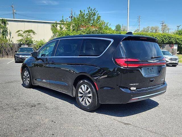 2024 Chrysler Pacifica Hybrid Select