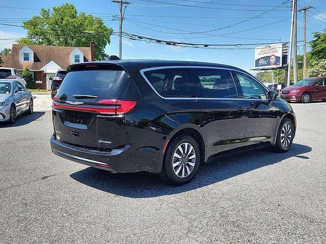 2024 Chrysler Pacifica Hybrid Select