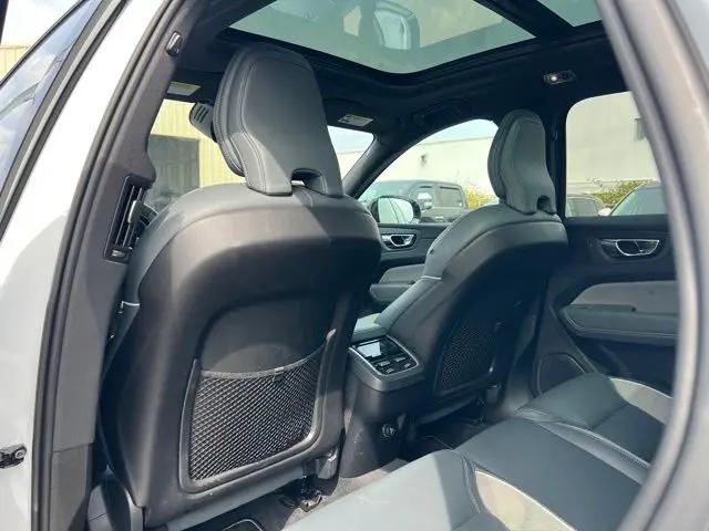 2020 Volvo XC60 T6 R-Design