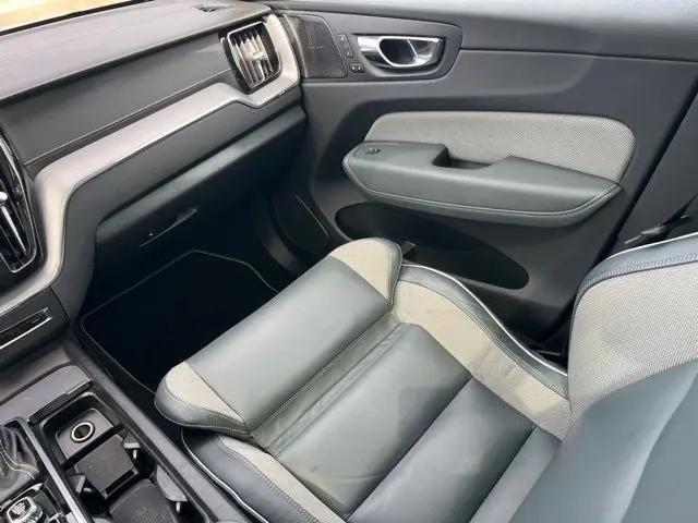 2020 Volvo XC60 T6 R-Design