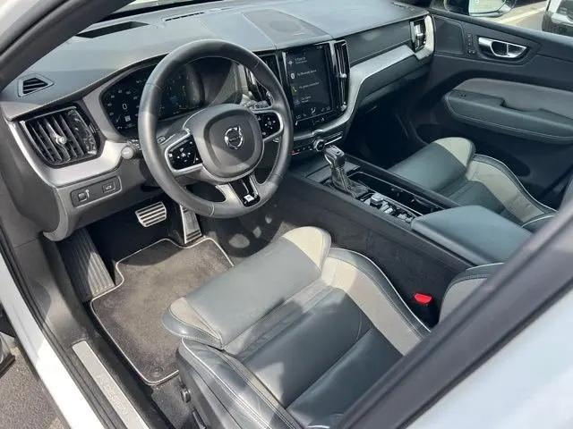 2020 Volvo XC60 T6 R-Design