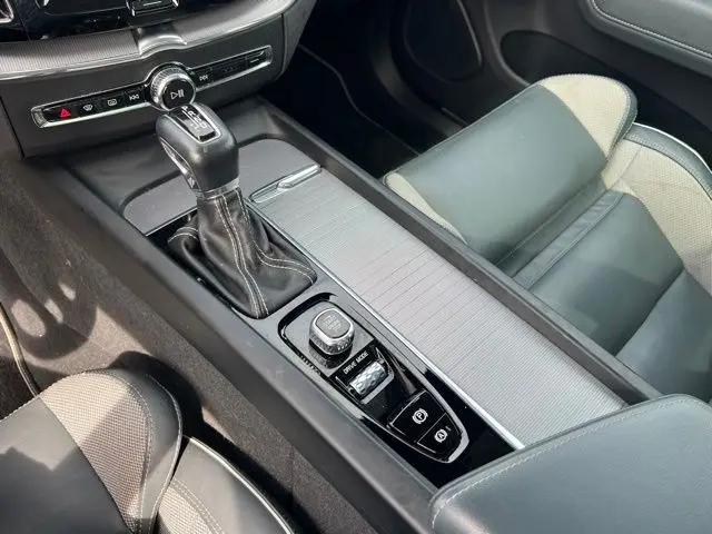 2020 Volvo XC60 T6 R-Design