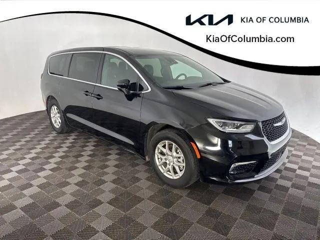 2025 Chrysler Pacifica Select for sale in Columbia, MO