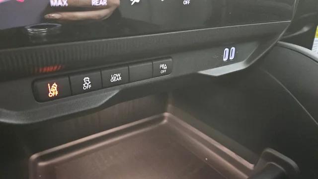 2026 Jeep Cherokee Laredo 4x4