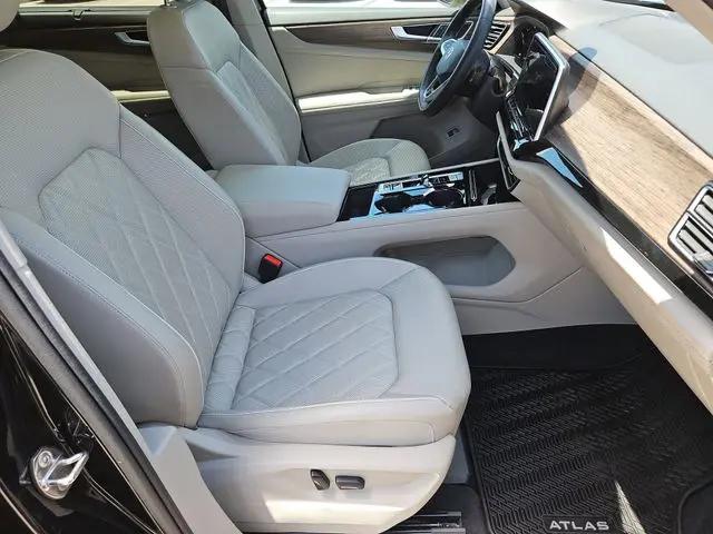 2024 Volkswagen Atlas 2.0T SEL Premium R-Line