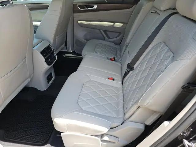 2024 Volkswagen Atlas 2.0T SEL Premium R-Line