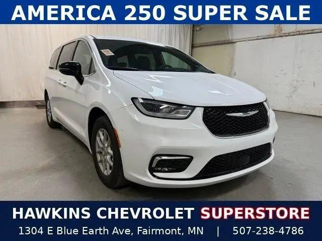 2025 Chrysler Pacifica Select for sale in Fairmont, MN