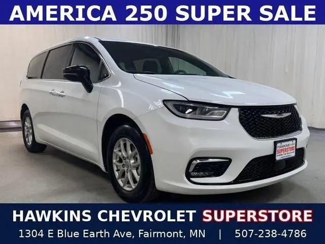 2025 Chrysler Pacifica Select for sale in Fairmont, MN