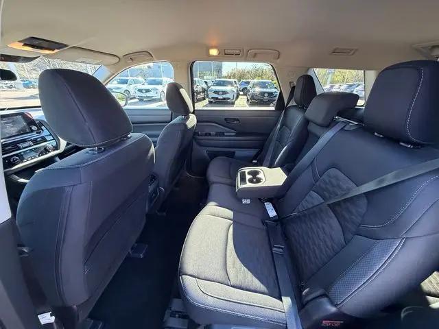 2024 Nissan Pathfinder SV 4WD