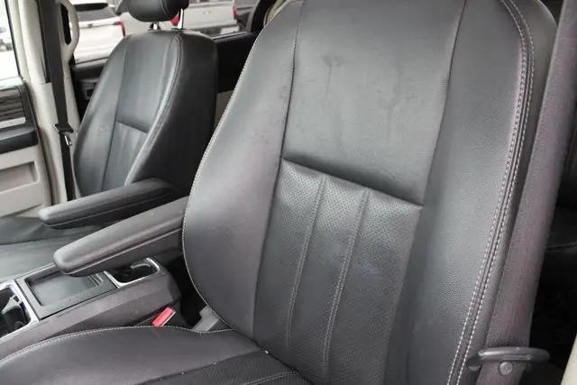 2010 Chrysler Town & Country Touring