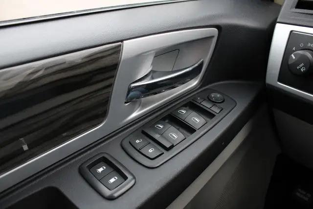 2010 Chrysler Town & Country Touring