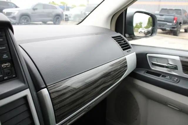 2010 Chrysler Town & Country Touring