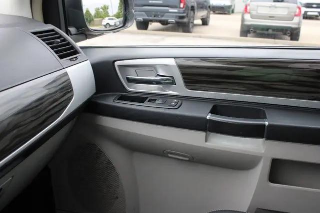 2010 Chrysler Town & Country Touring