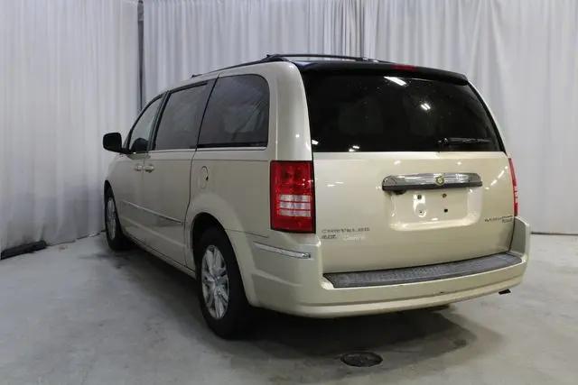 2010 Chrysler Town & Country Touring