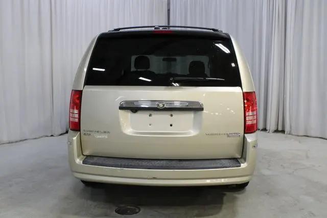 2010 Chrysler Town & Country Touring