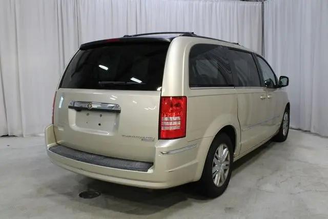 2010 Chrysler Town & Country Touring