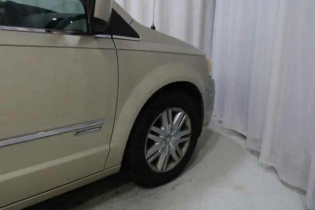 2010 Chrysler Town & Country Touring