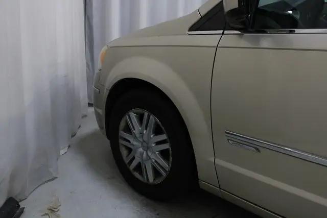 2010 Chrysler Town & Country Touring