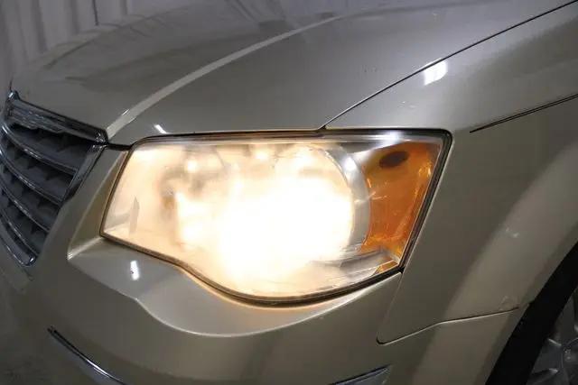 2010 Chrysler Town & Country Touring