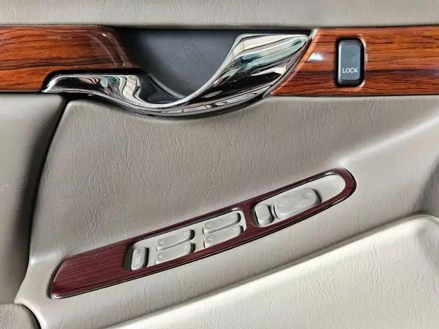 2002 Cadillac DeVille Standard