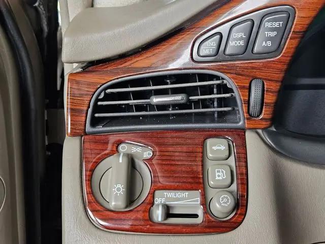 2002 Cadillac DeVille Standard