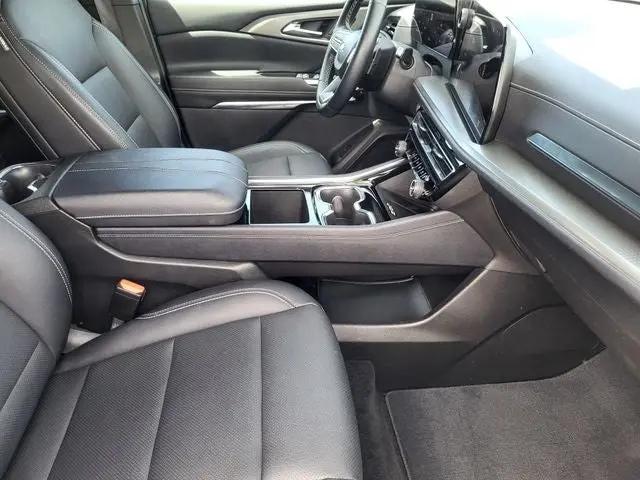 2025 Chevrolet Traverse AWD LT