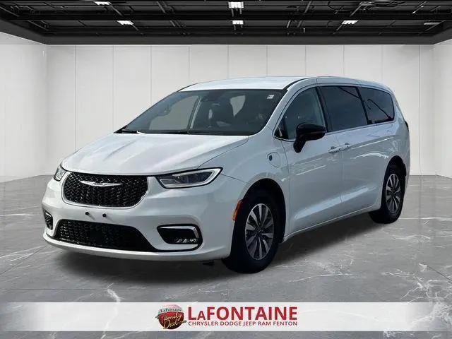 2024 Chrysler Pacifica Hybrid Select for sale in Fenton, MI