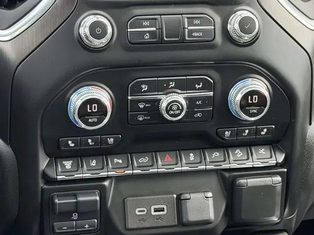 2023 GMC Sierra 2500HD 4WD Crew Cab Standard Bed AT4