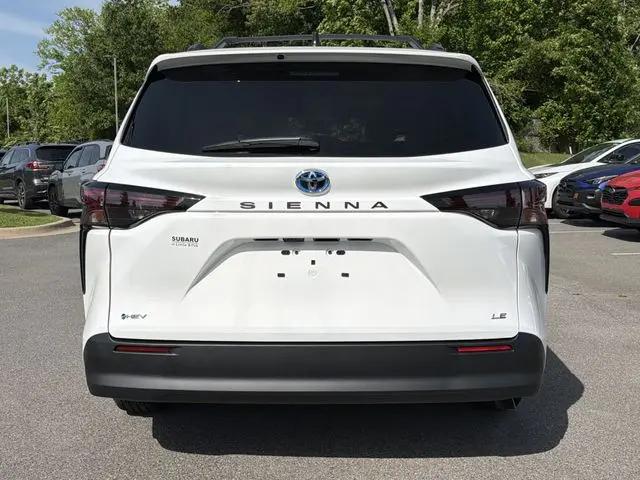 2025 Toyota Sienna LE